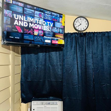 Budget Room Minutes From Downtown Hartford Exteriér fotografie