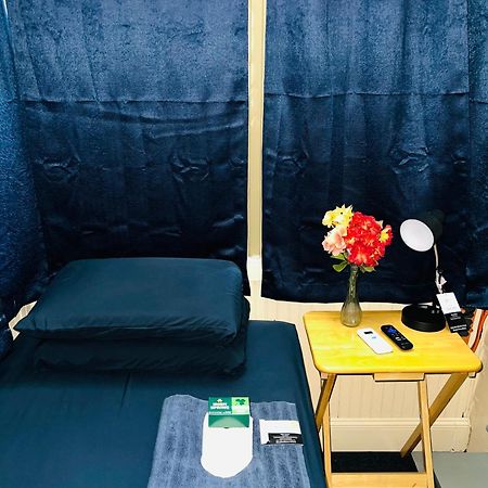 Budget Room Minutes From Downtown Hartford Exteriér fotografie